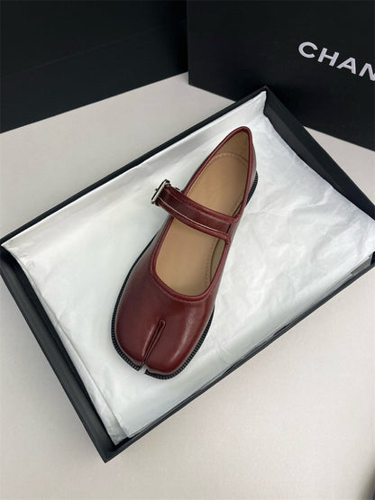 Mary-Janes Tabi Burgundy Shoes