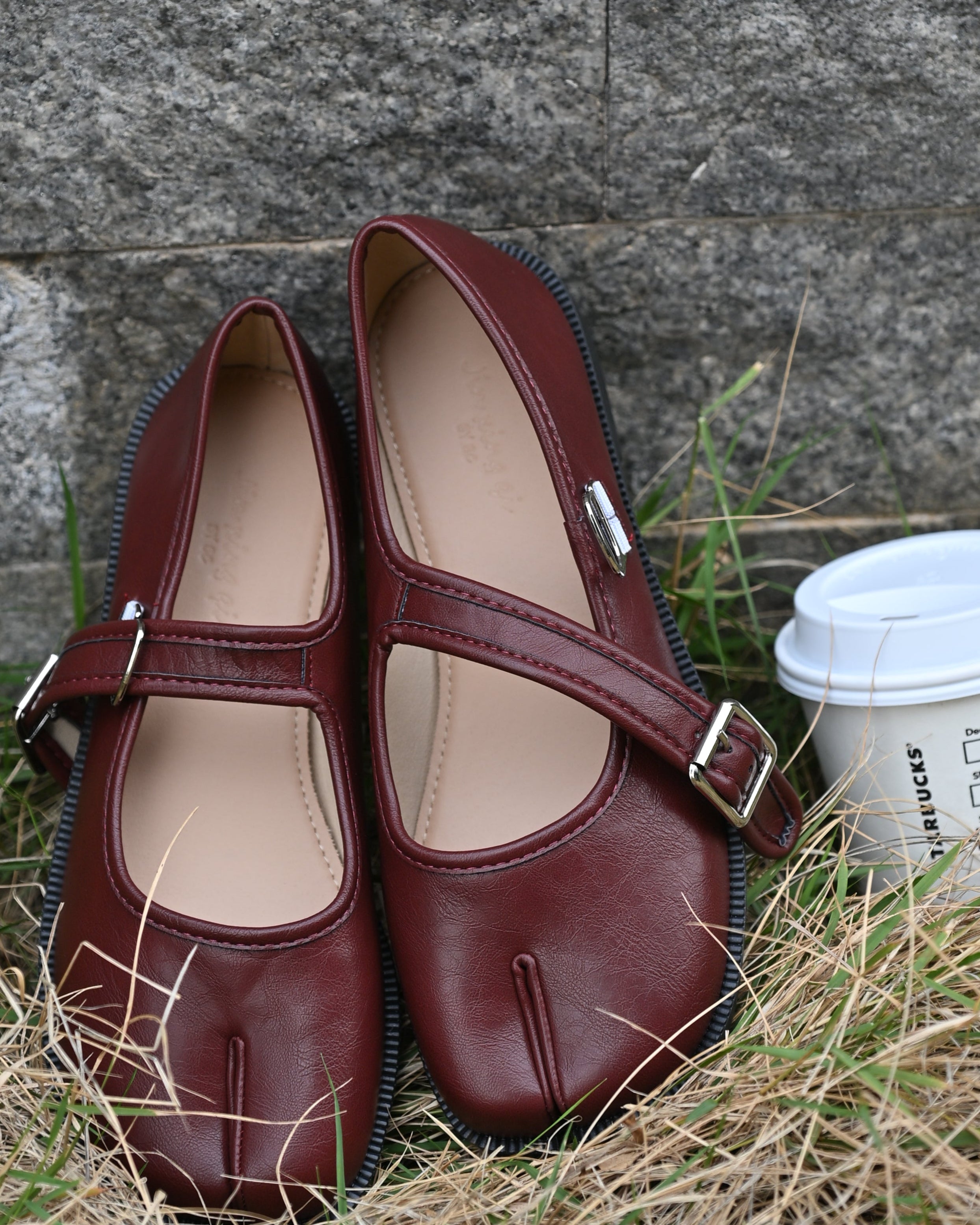 Mary-Janes Tabi Burgundy Shoes